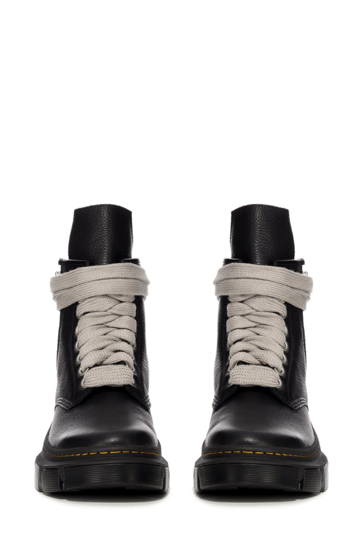 x Dr. Martens Jumbo Lace Boot - Black