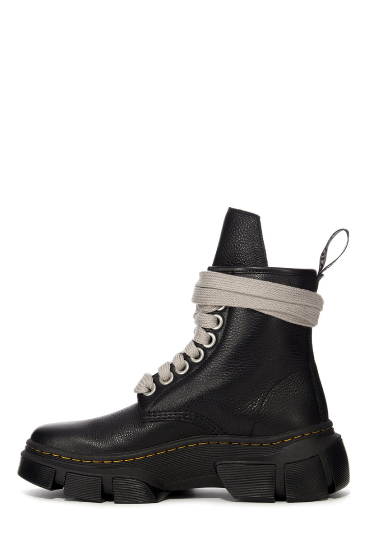 x Dr. Martens Jumbo Lace Boot - Black
