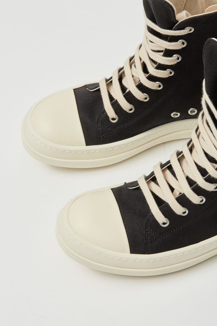 Sneaks - Black/Off White