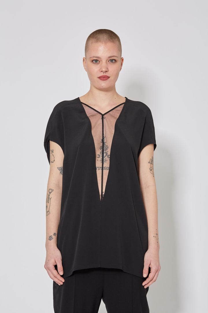 V Island Top - Black