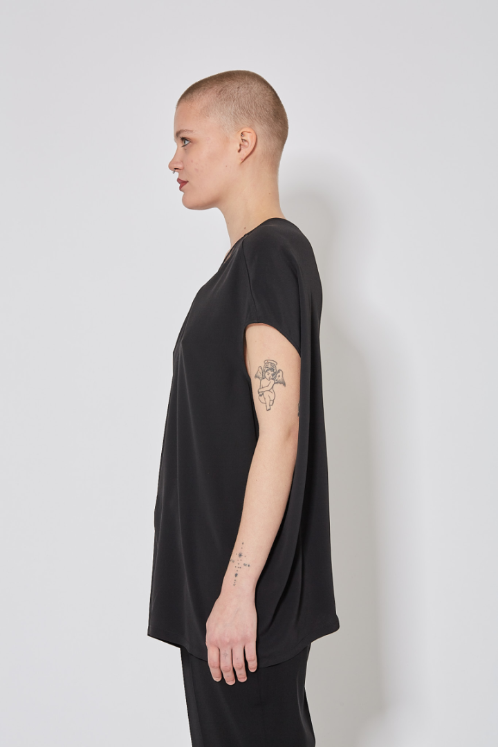 V Island Top - Black