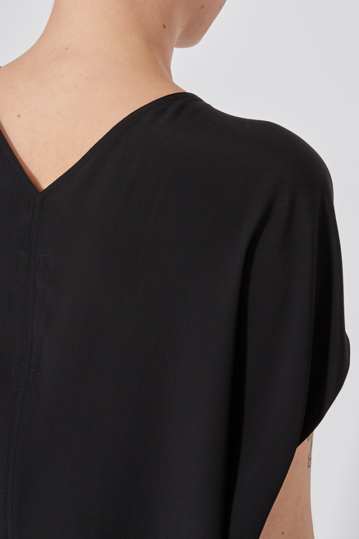 V Island Top - Black