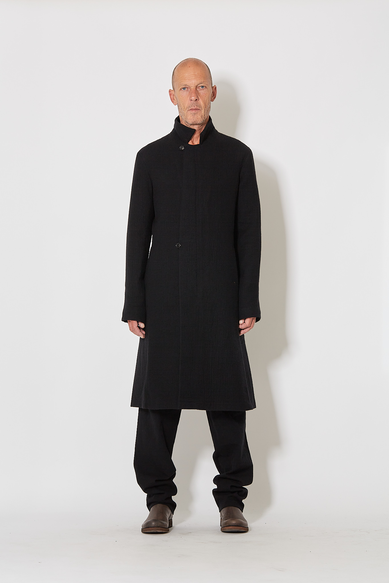 MMM「coat with elongated necklines」44 Long slim fit coat with high collar in wool and viscose with