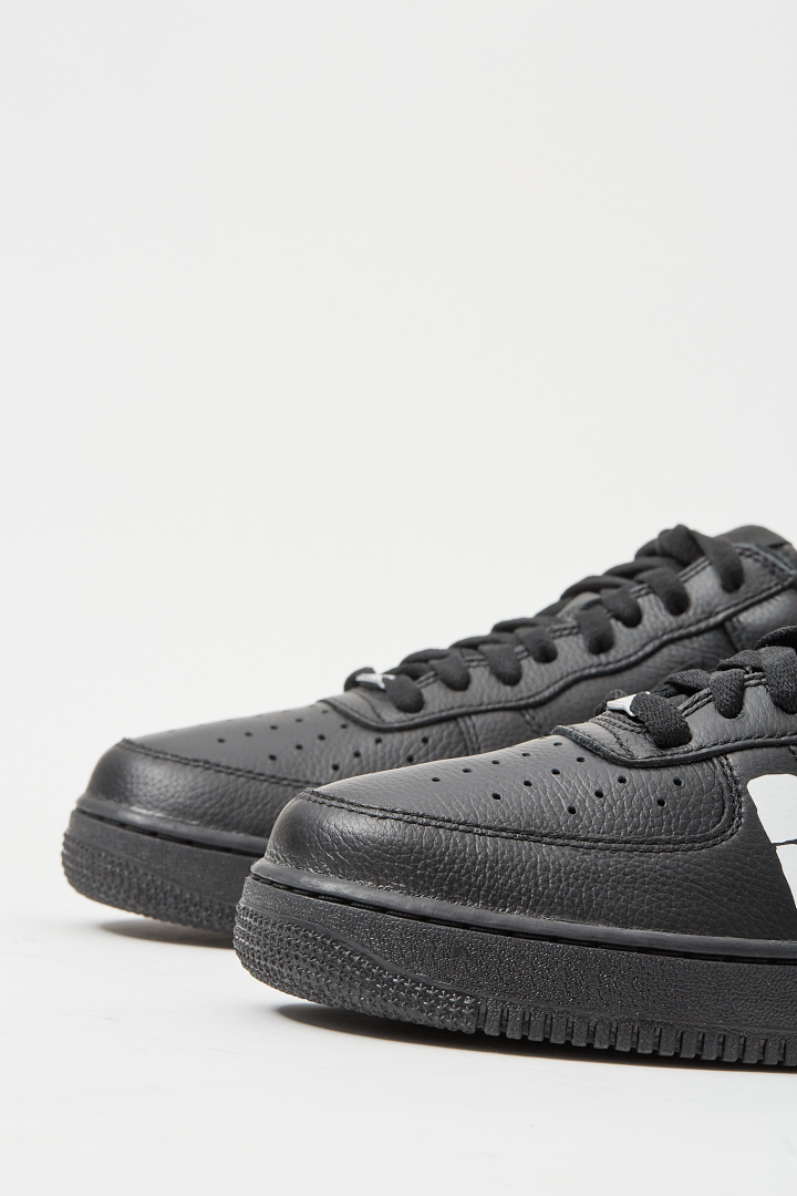 Shoes x Nike - Black/White