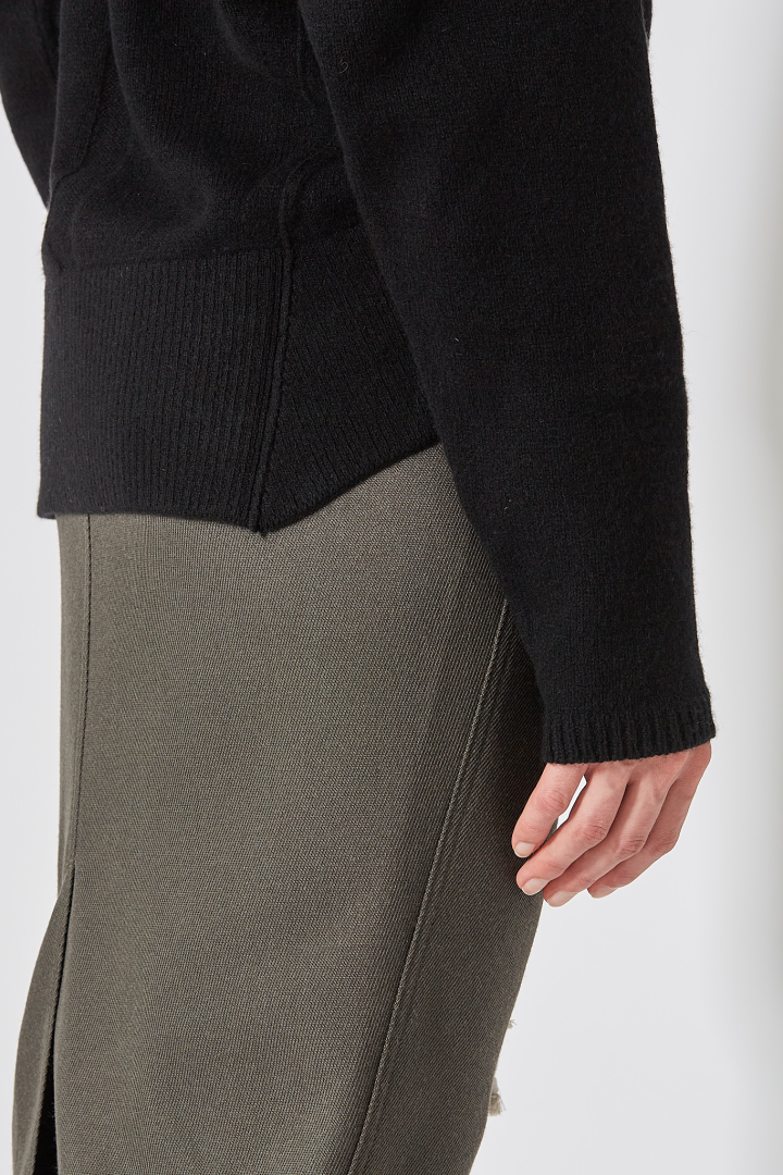 Round Neck - Black