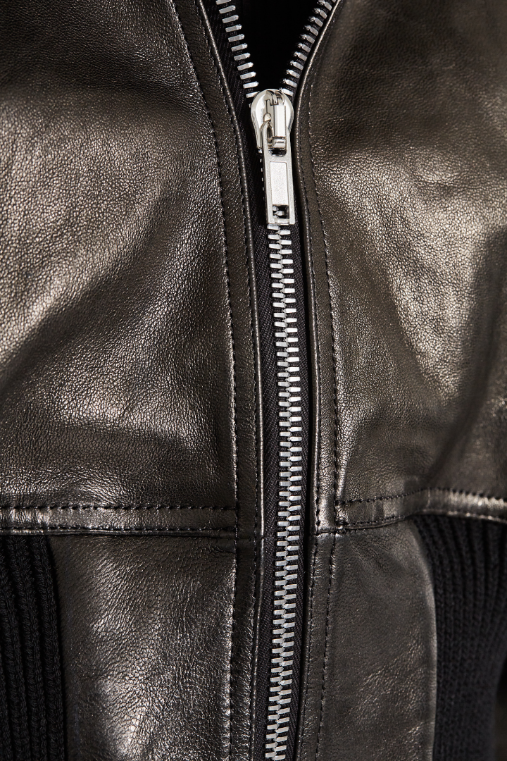 Dracucollar Cropped - Black