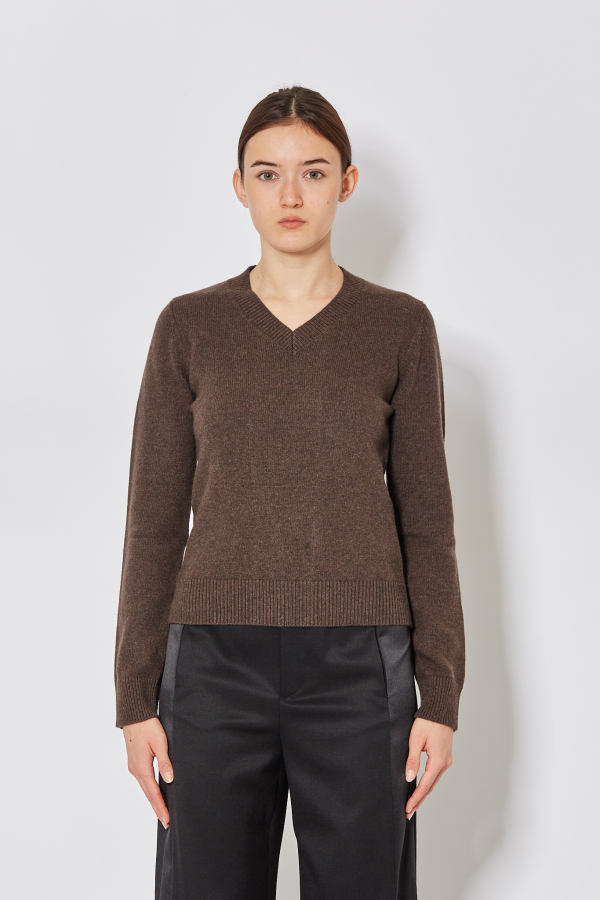 V-Neck - Brown