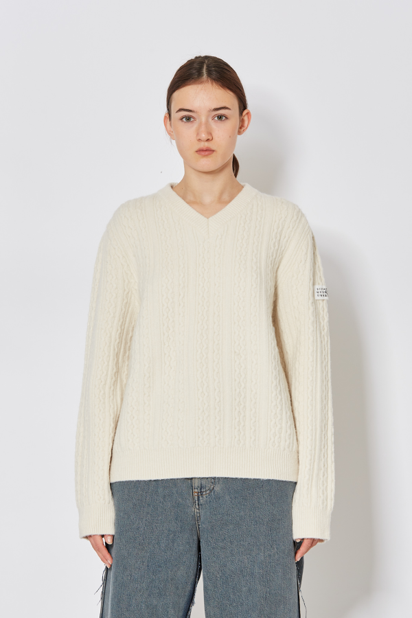 V-Neck - Off White