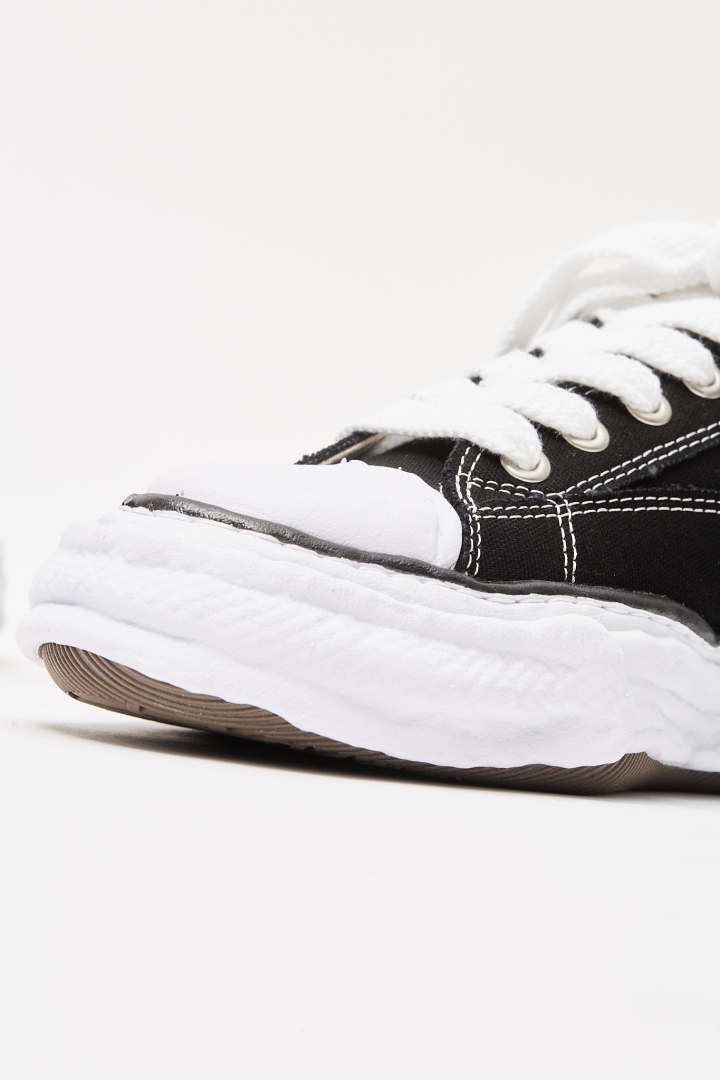 Peterson 23 / Original Sole Canvas Low-Top Sneaker - Black