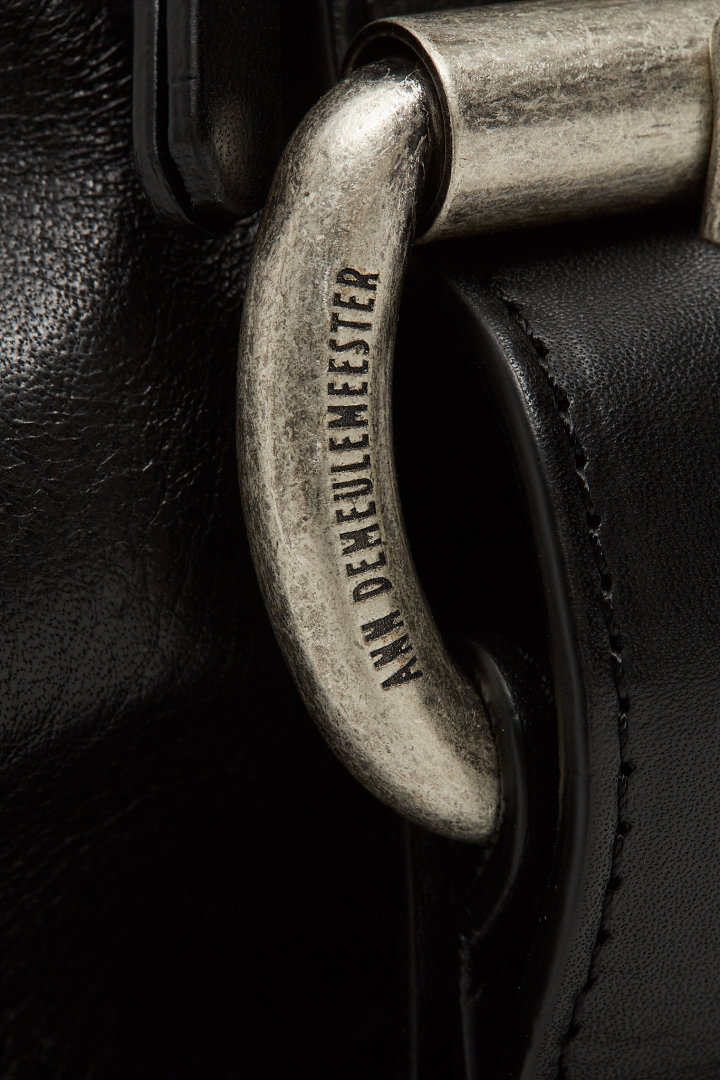 Birita Medium Shoulder Bag - Black