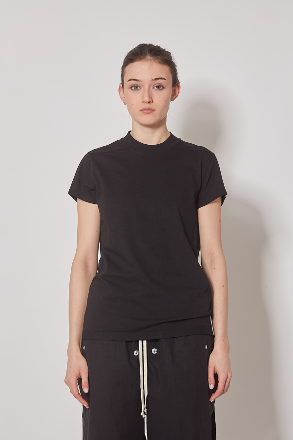 Small Level T - Black