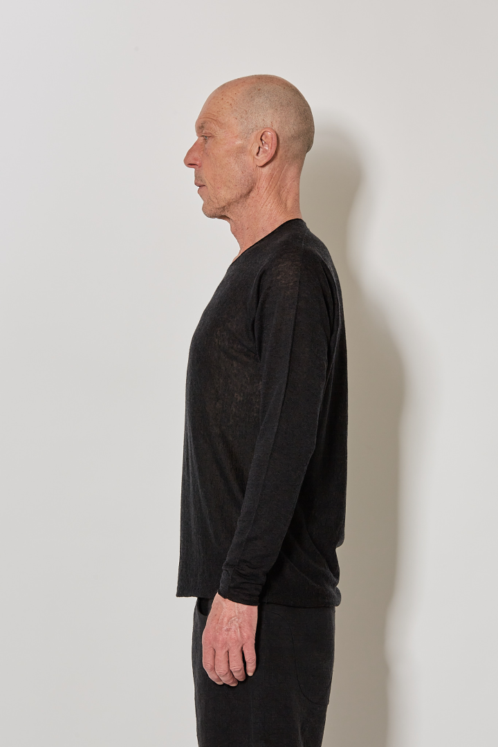 Crew Neck Arched Sweater - Black