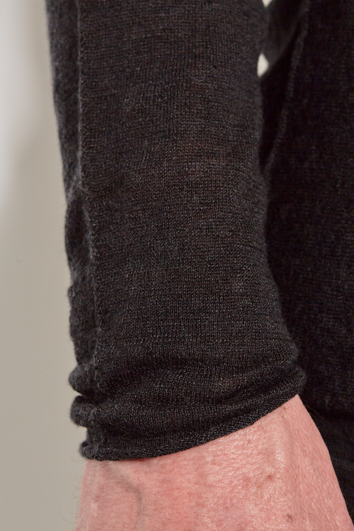 Crew Neck Arched Sweater - Black