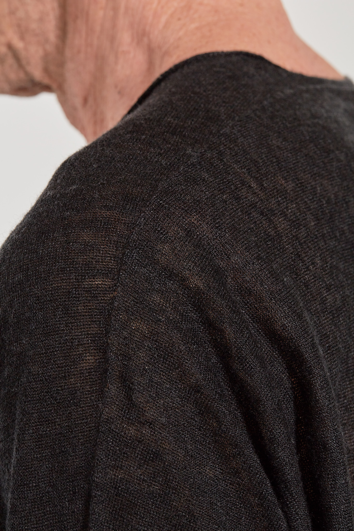 Crew Neck Arched Sweater - Black