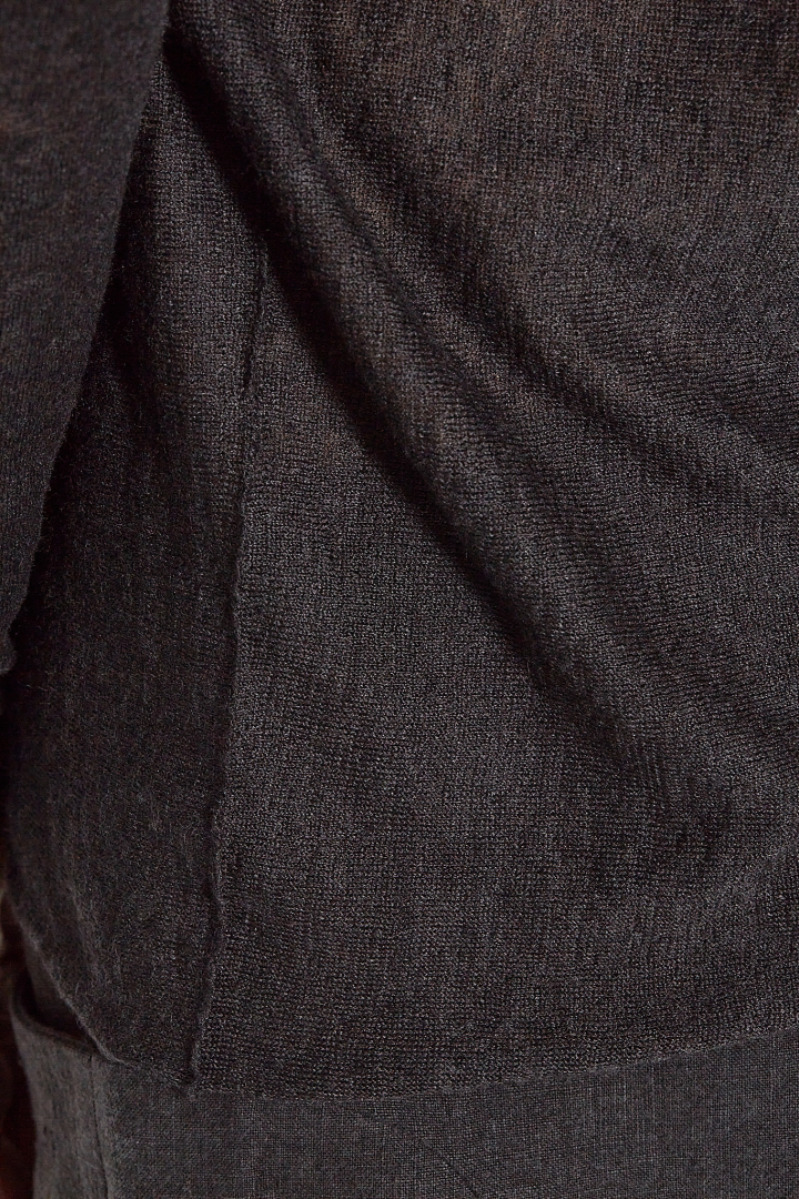 Crew Neck Arched Sweater - Black
