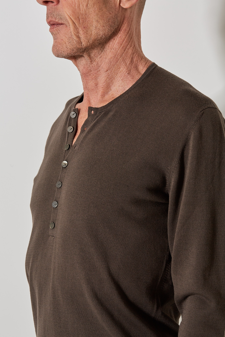 Seamless Shoulder Grandad Neck Sweater - Grey Brown