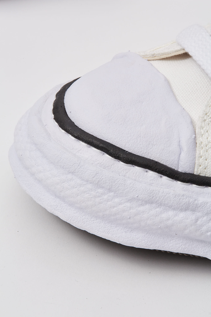 Peterson 23 / Original Sole Canvas Low-Top Sneaker - White