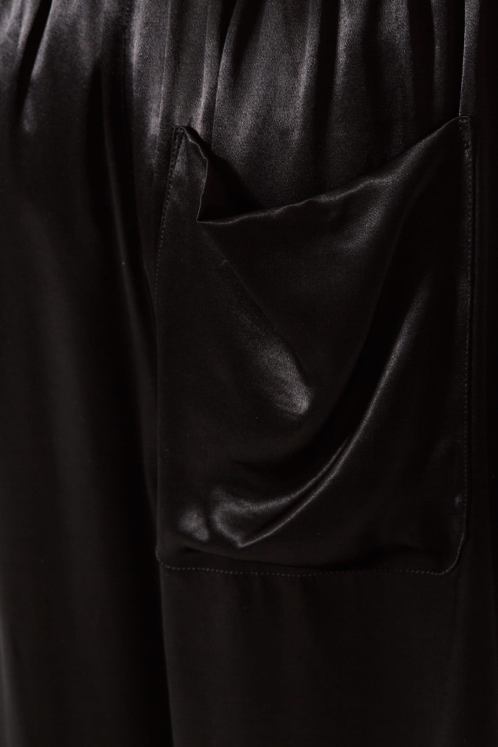 Fera Straight Leg Cropped - Black