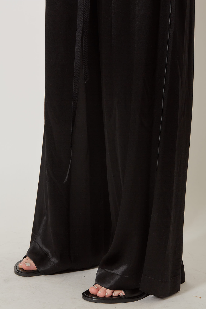 Fera Straight Leg Cropped - Black
