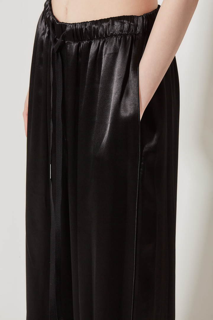 Fera Straight Leg Cropped - Black
