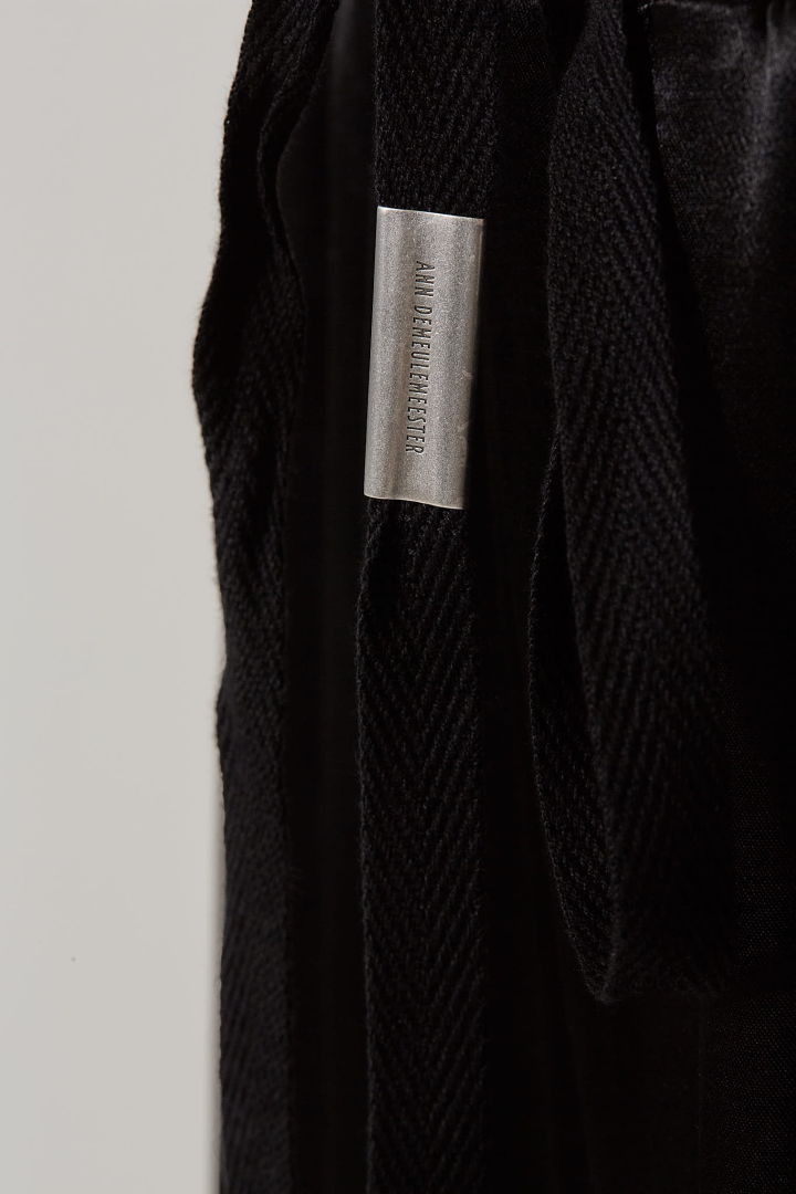 Fera Straight Leg Cropped - Black