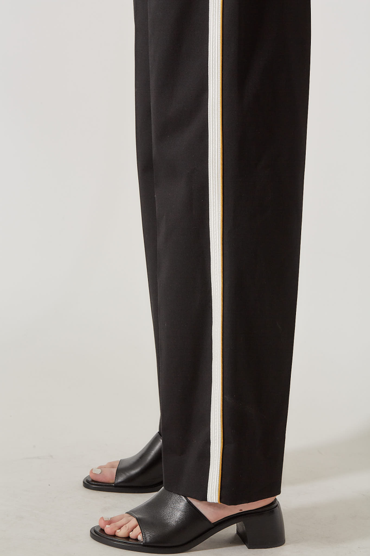 Fera Straight Leg Cropped - Black