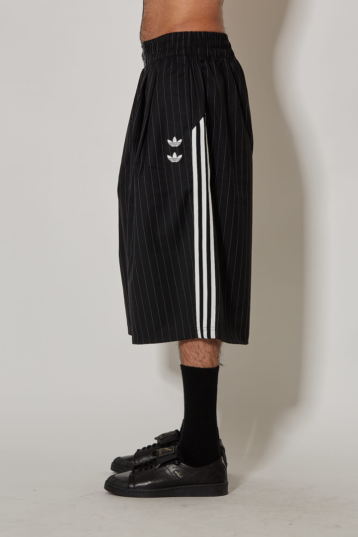 WC Pinst Short - Black/White