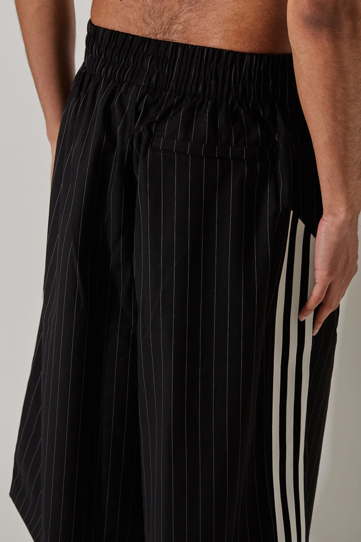 WC Pinst Short - Black/White