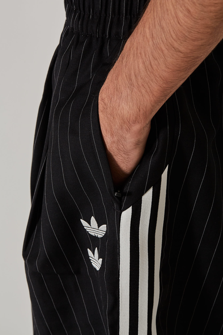 WC Pinst Short - Black/White