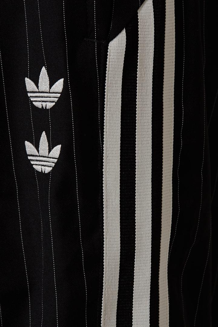 WC Pinst Short - Black/White
