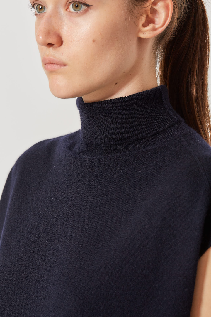 Sleeveless Pullover High Neck - Midnight