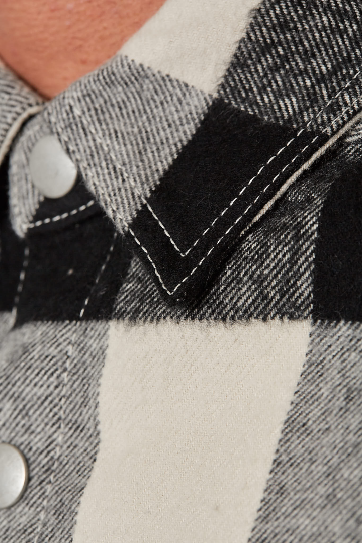 Cropped Outershirt - Black Plaid