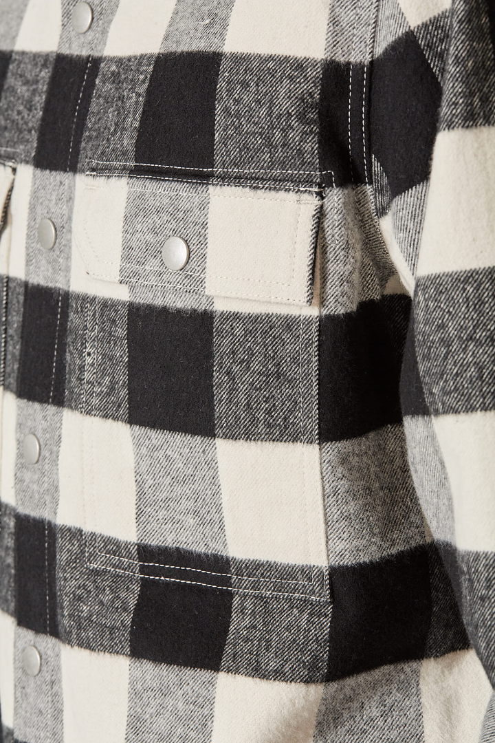 Cropped Outershirt - Black Plaid