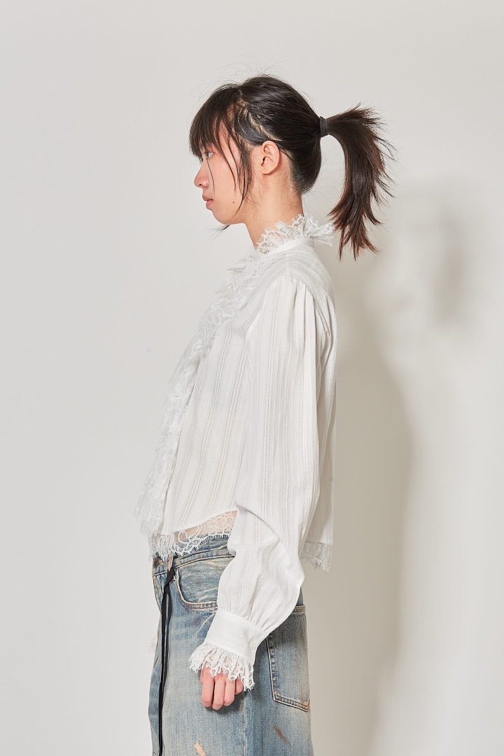 Freda Comfort Shirt With Lace Ruffles - Natural White